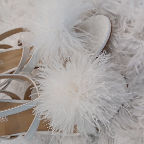 Michael Kors WHITBY FEATHER TRIM LEATHER SANDAL Optic White 7 NEW - Picture 6 of 16